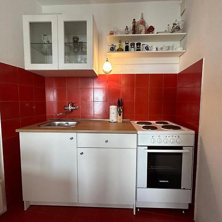 Seafront Studio Apartment+Balcony พอดโกรา ภายนอก รูปภาพ