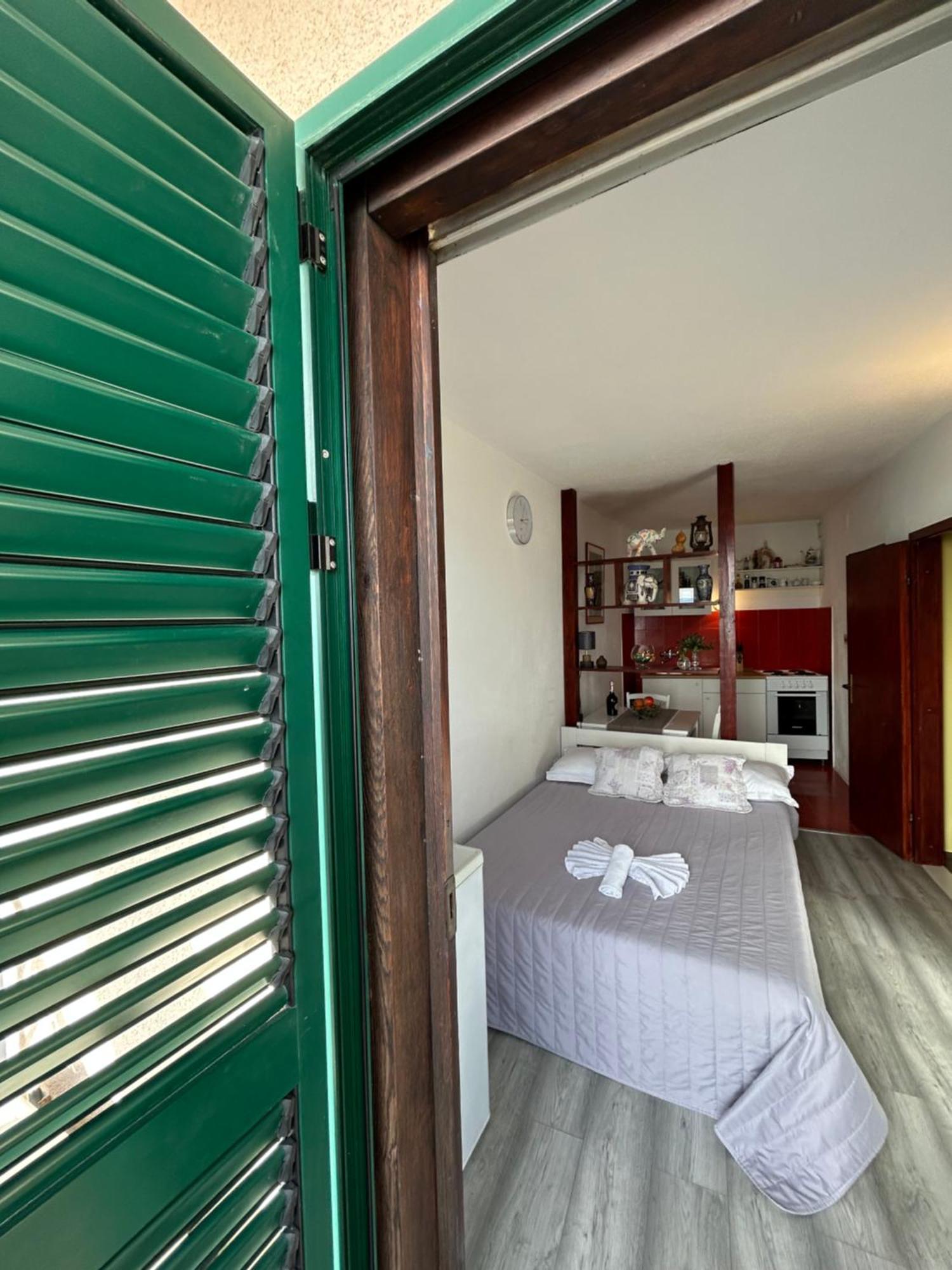 Seafront Studio Apartment+Balcony พอดโกรา ภายนอก รูปภาพ
