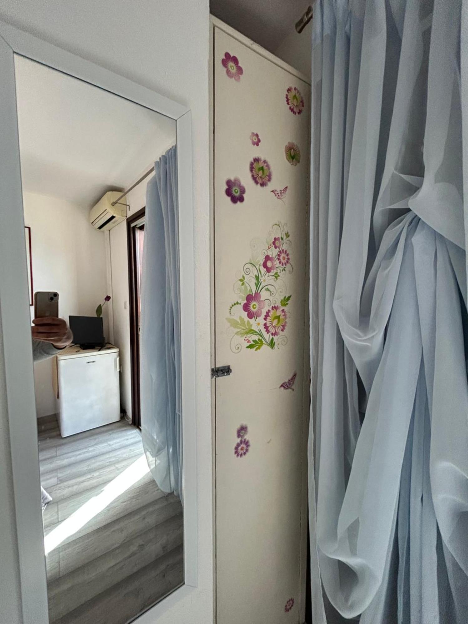 Seafront Studio Apartment+Balcony พอดโกรา ภายนอก รูปภาพ